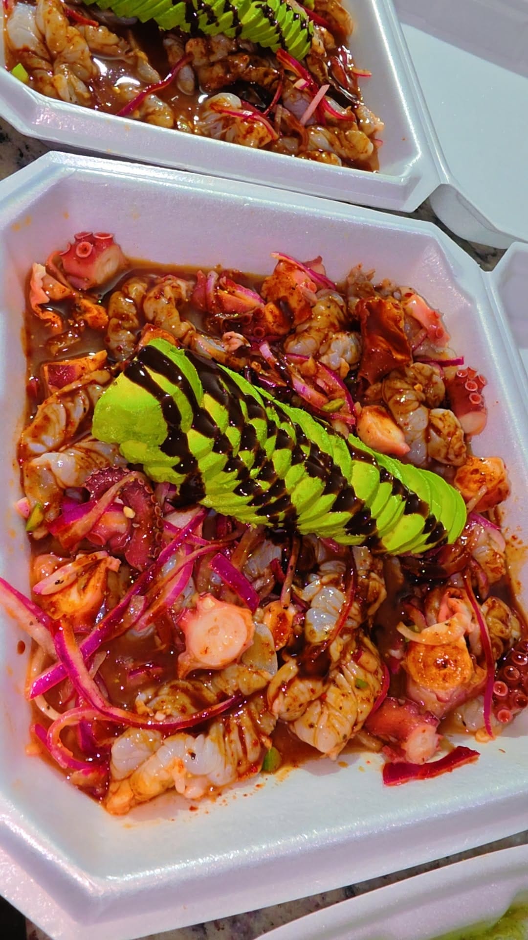 Camarón y pulpo con aguacate